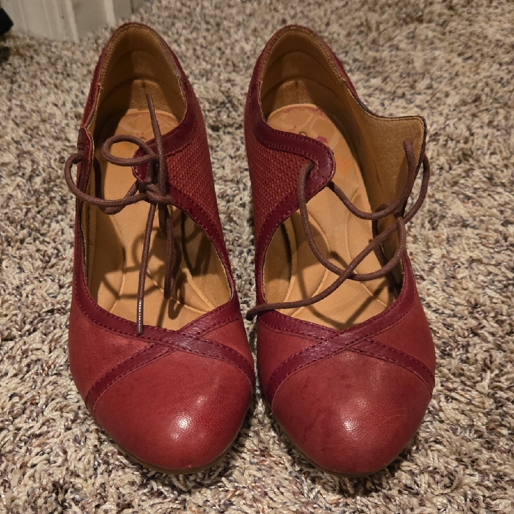 Comfortiva Red Heels with Vintage-Inspired Design
